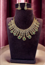 Beautiful short necklace with green stone